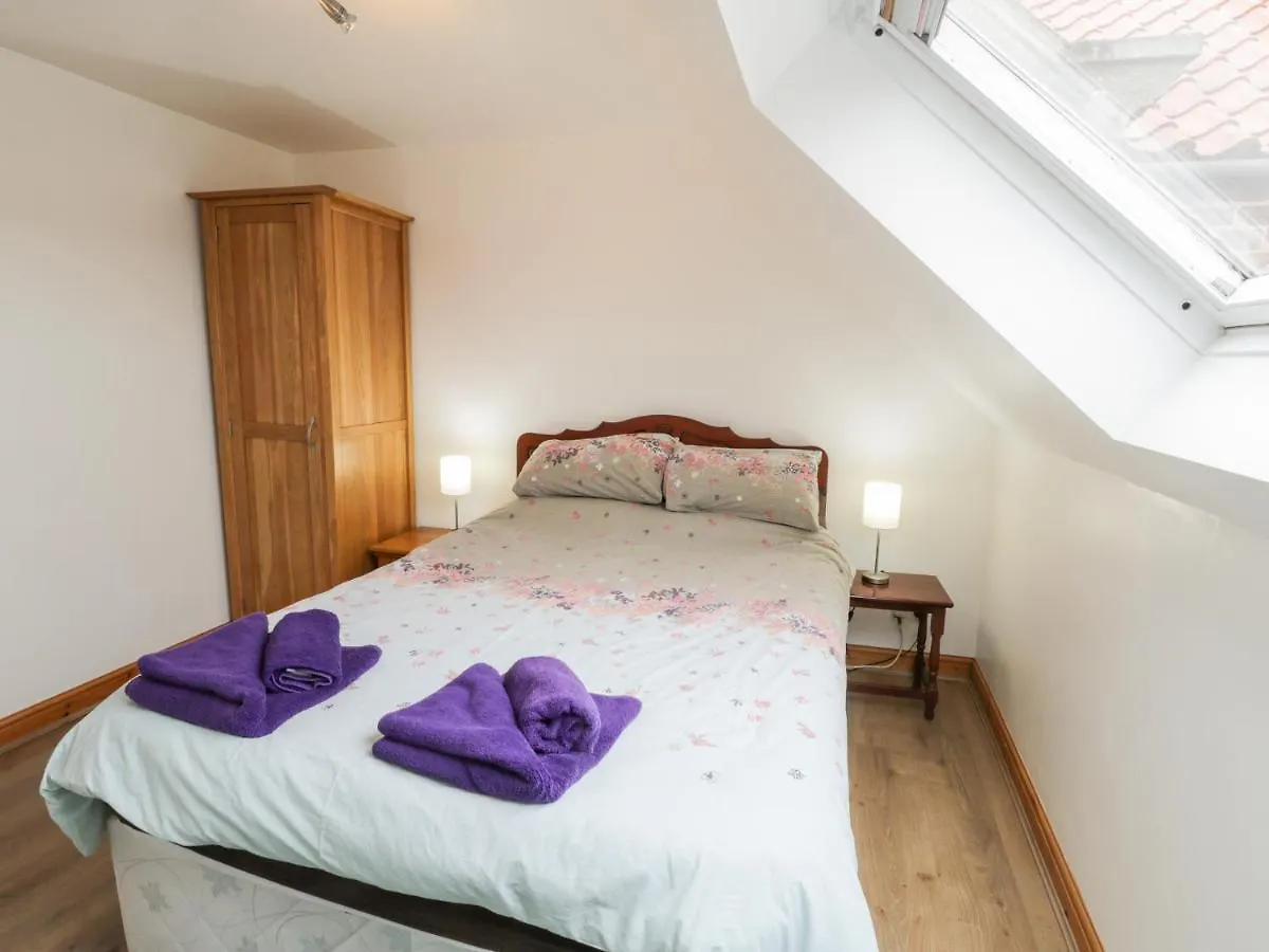Airy Hill Farm Cottage Whitby 0*,